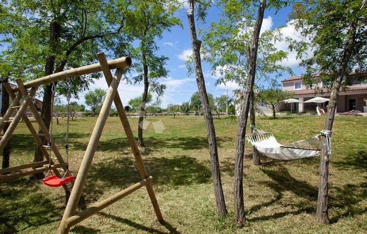 Prekrasna istarska villa s prostranom okućnicom