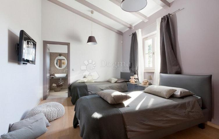 Prekrasna istarska villa s prostranom okućnicom