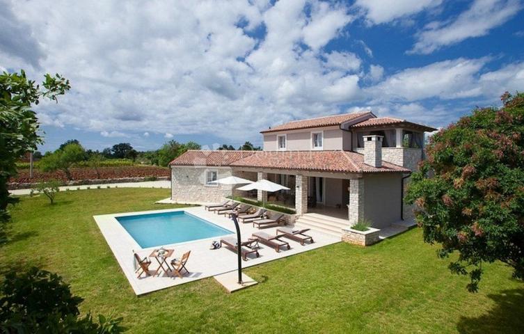 Prekrasna istarska villa s prostranom okućnicom