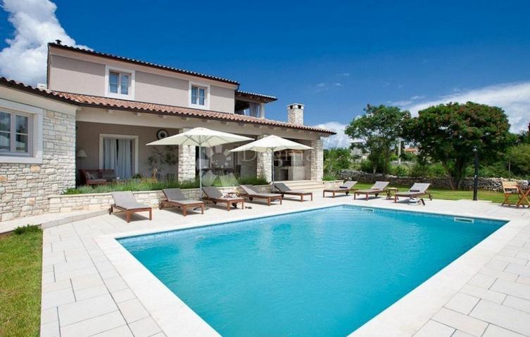 Prekrasna istarska villa s prostranom okućnicom