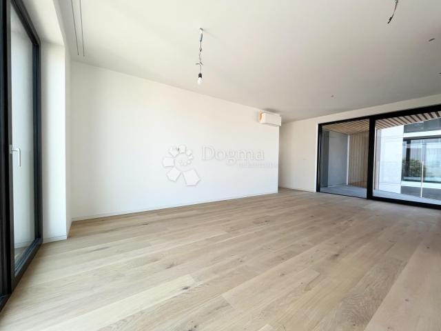 Apartment, top location