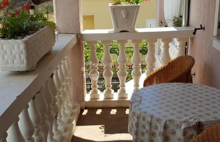 VODICE, ŠIBENIK apartmanska kuća sa velikom okućnicom