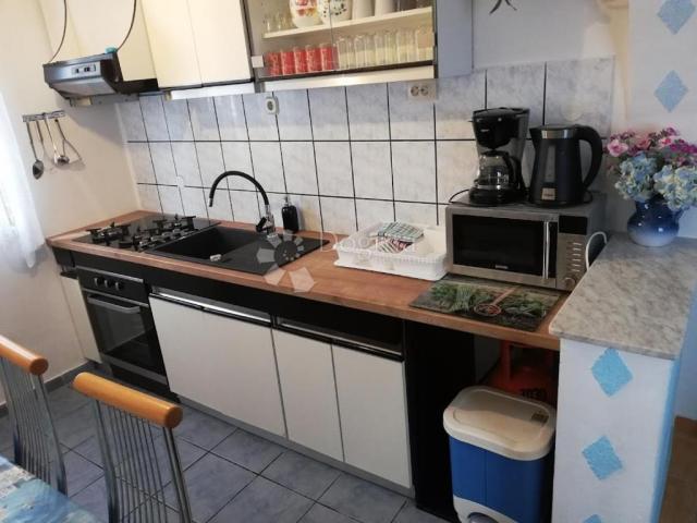 VODICE, ŠIBENIK apartmanska kuća sa velikom okućnicom