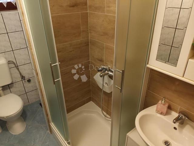 VODICE, ŠIBENIK apartmanska kuća sa velikom okućnicom