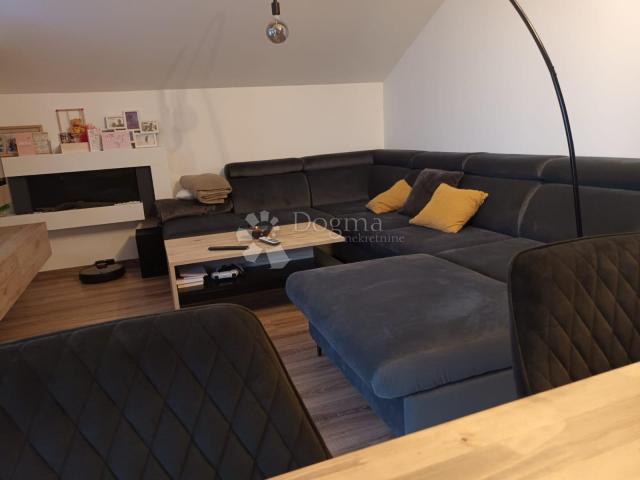 VODICE, ŠIBENIK apartmanska kuća sa velikom okućnicom
