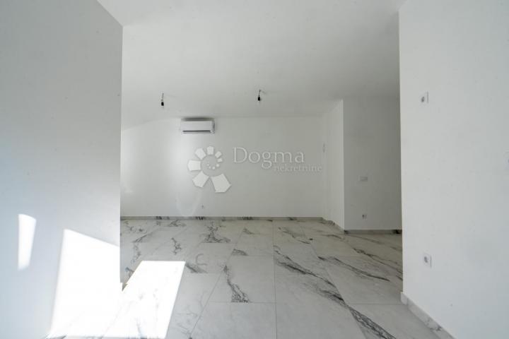 APARTMAN - NOVOGRADNJA - IZUZETNO MIRNA LOKACIJA