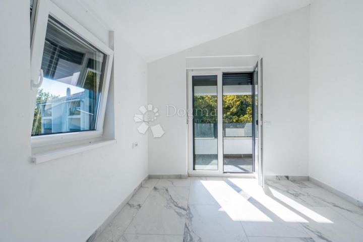 APARTMAN - NOVOGRADNJA - IZUZETNO MIRNA LOKACIJA