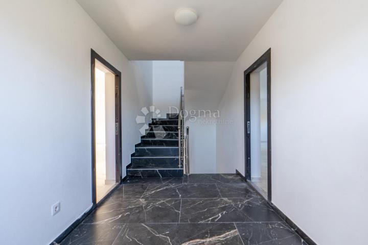 APARTMAN - NOVOGRADNJA - IZUZETNO MIRNA LOKACIJA