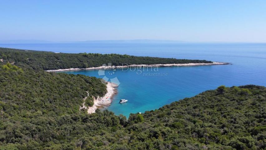 Zemljište u prirodi s pogledom na more