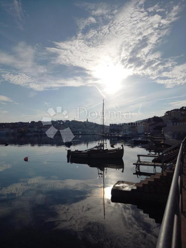MALI LOŠINJ KUĆA DRUGI RED DO MORA