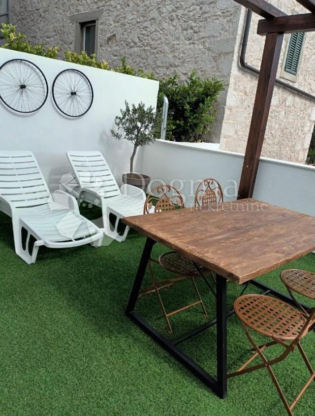 RIJETKOST NA TRŽIŠTU! KUĆA U CENTRU GRADA ŠIBENIKA