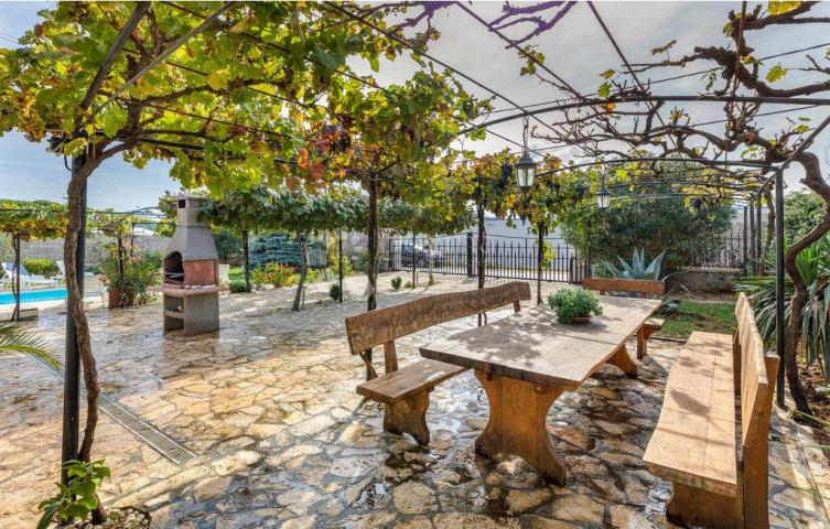 Haus Kaštanjer, Pula, 383,11m2