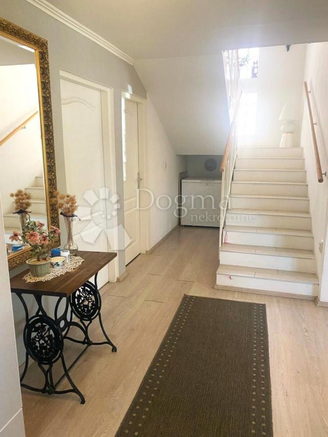 Haus Kaštanjer, Pula, 383,11m2