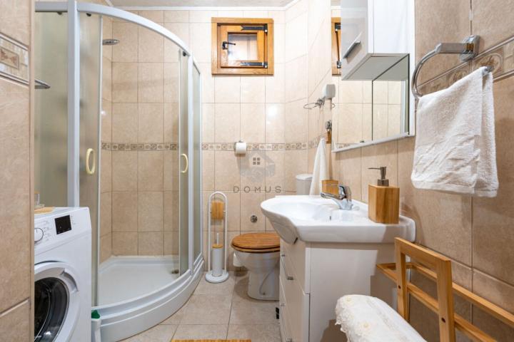 Porodična kuća 200m2 na placu 2.000m2, Rijeka Crnojevića