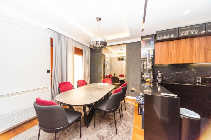 Luksuzan penthouse 195m2 + garaža, Pobrežje - Podgorica