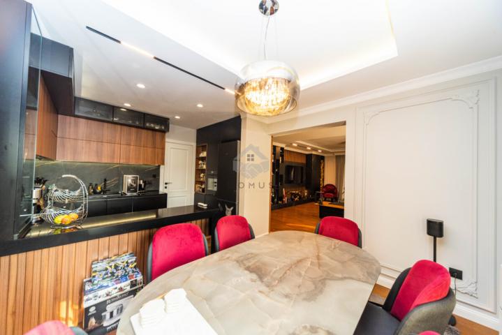 Luksuzan penthouse 195m2 + garaža, Pobrežje - Podgorica