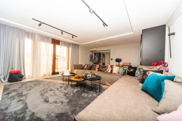 Luksuzan penthouse 195m2 + garaža, Pobrežje - Podgorica