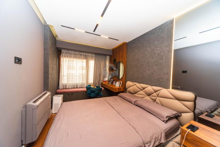 Luksuzan penthouse 195m2 + garaža, Pobrežje - Podgorica