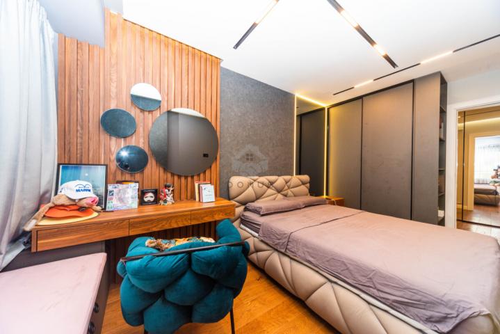 Luksuzan penthouse 195m2 + garaža, Pobrežje - Podgorica