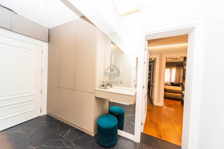 Luksuzan penthouse 195m2 + garaža, Pobrežje - Podgorica
