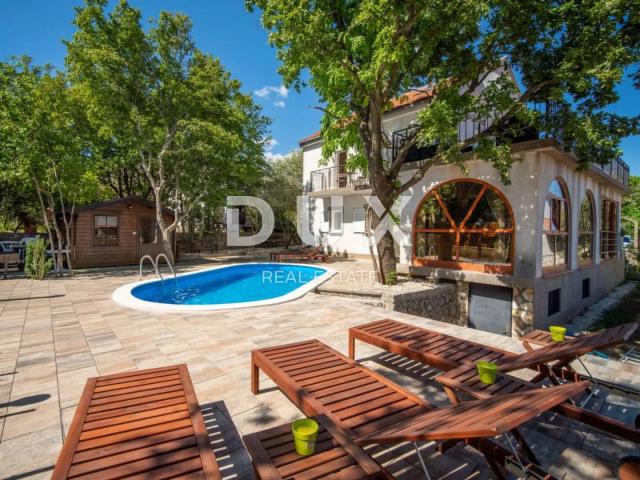OTOK KRK, KORNIĆ- kuća, 250 m2, bazen, okućnica, idealna za turističku djelatnost, TOP PRILIKA!!!