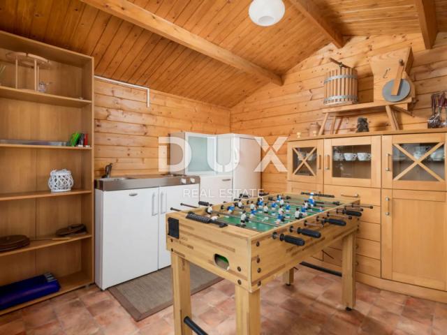 OTOK KRK, KORNIĆ- kuća, 250 m2, bazen, okućnica, idealna za turističku djelatnost, TOP PRILIKA!!!