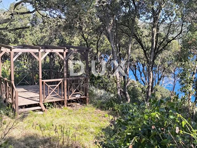 ISTRA, PERUŠKI - Zemljište 2. red do mora s kamp kućicom, solarne, voda, septička