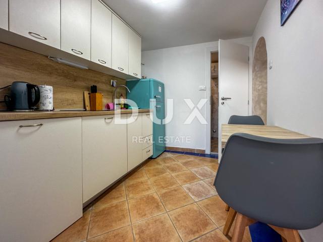 CRIKVENICA, DRAMALJ - kuća 115 m2 sa dva apartmana blizu mora, sniženo, prilika!!!