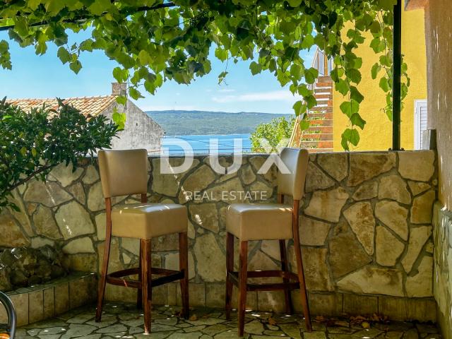 CRIKVENICA, DRAMALJ - kuća 115 m2 sa dva apartmana blizu mora, sniženo, prilika!!!