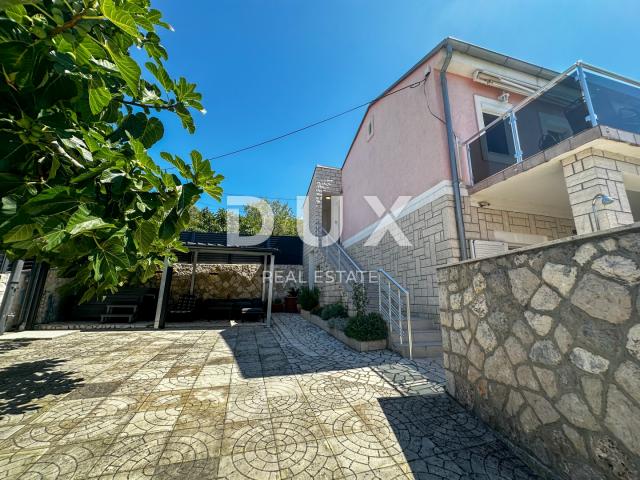 CRIKVENICA, DRAMALJ - kuća 115 m2 sa dva apartmana blizu mora, sniženo, prilika!!!