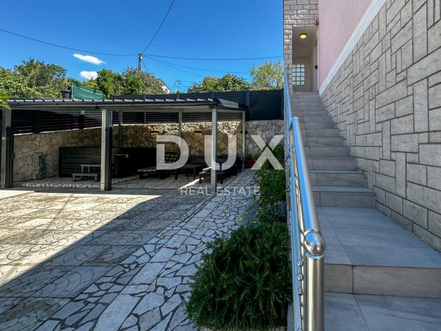 CRIKVENICA, DRAMALJ - kuća 115 m2 sa dva apartmana blizu mora, sniženo, prilika!!!