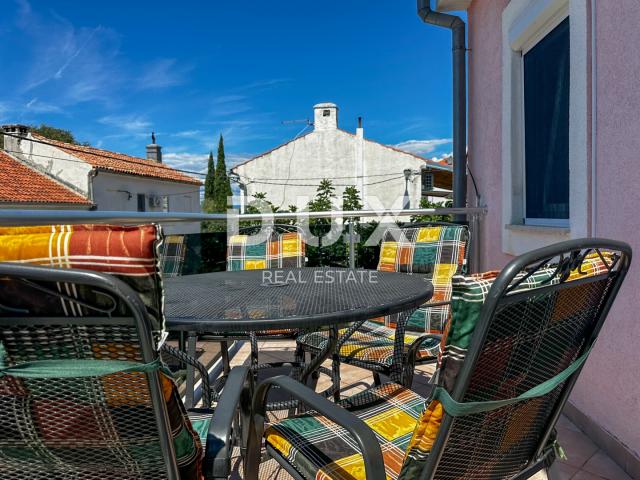 CRIKVENICA, DRAMALJ - kuća 115 m2 sa dva apartmana blizu mora, sniženo, prilika!!!