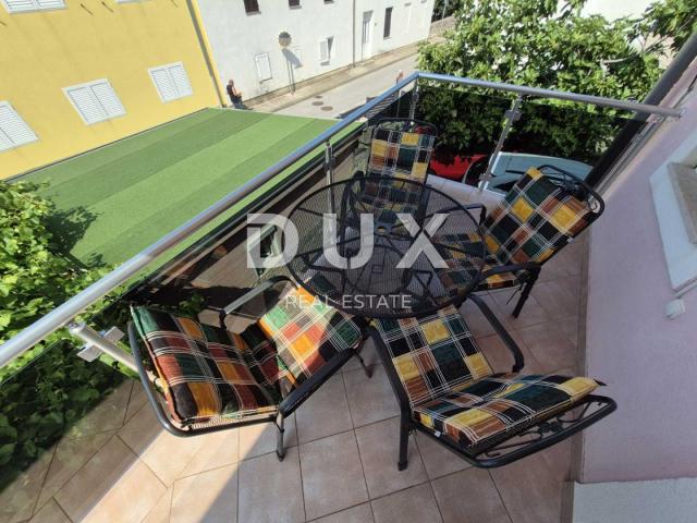 CRIKVENICA, DRAMALJ - kuća 115 m2 sa dva apartmana blizu mora, sniženo, prilika!!!
