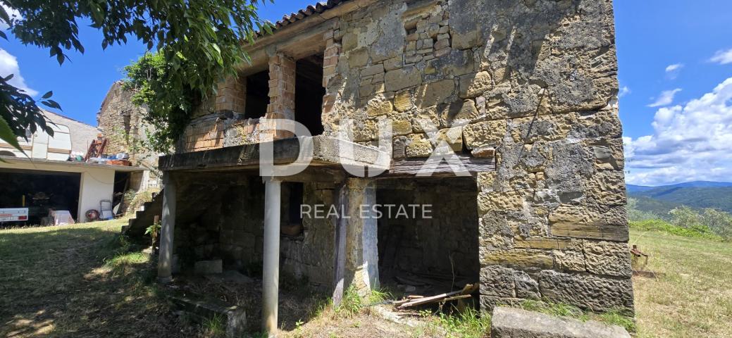 ISTRA, MOTOVUN - Bajkovita prilika za ulaganje u srce Istre, zemljište s kamenim objektom