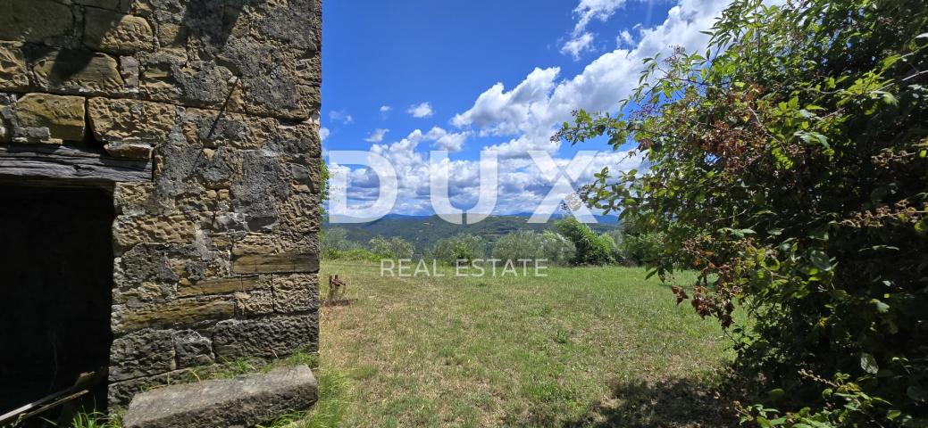 ISTRA, MOTOVUN - Bajkovita prilika za ulaganje u srce Istre, zemljište s kamenim objektom