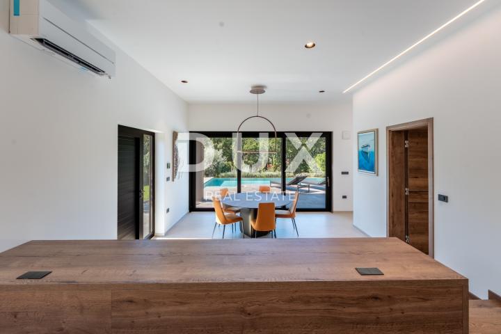 ISTRIEN, MEDULIN – Beeindruckende Villa neben dem Wald mit Meerblick!