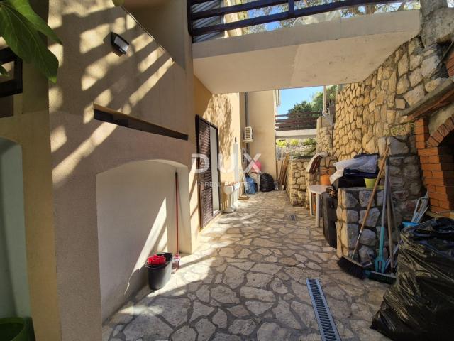 PAG, TOWN OF PAG - Spacious house with panoramic views of the sea and Velebit