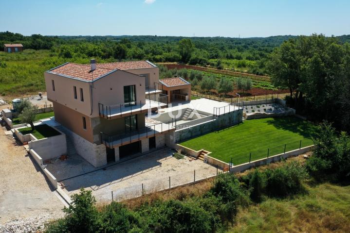 ISTRA, VIŠNJAN - Kuća s bazenom na rubu naselja