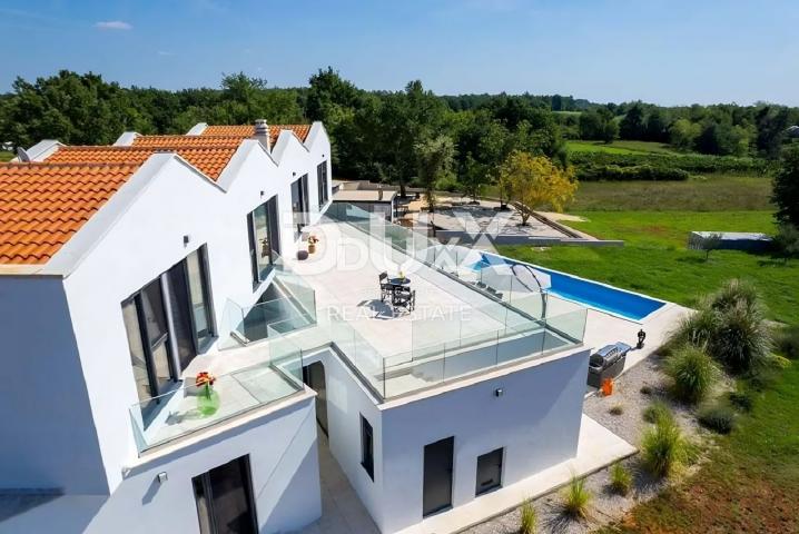 ISTRA, VIŠNJAN – Luksuzna dizajnerska vila s 6 spavaćih soba, bazenom i velikom okućnicom