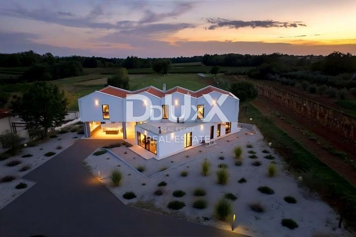 ISTRA, VIŠNJAN – Luksuzna dizajnerska vila s 6 spavaćih soba, bazenom i velikom okućnicom
