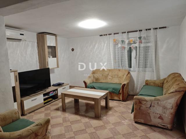 ZADAR, LJUBAČ - Starinska kuća u nizu