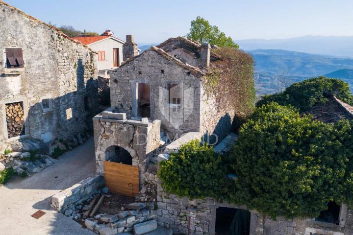 Središnja Istra, tri kuće u nizu za adaptaciju