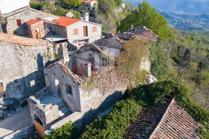 Središnja Istra, tri kuće u nizu za adaptaciju
