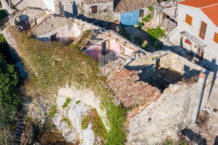 Središnja Istra, tri kuće u nizu za adaptaciju