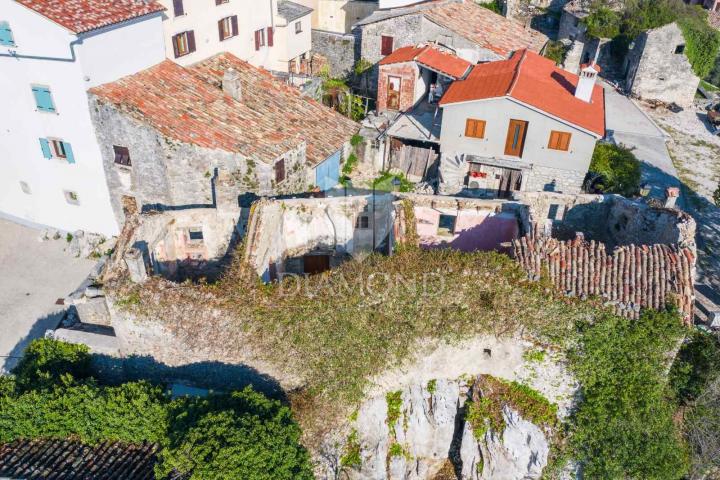 Središnja Istra, tri kuće u nizu za adaptaciju