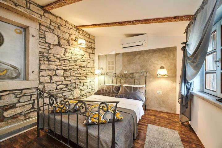 Prilika! Prodaje se konoba sa sobama i dva apartmana!
