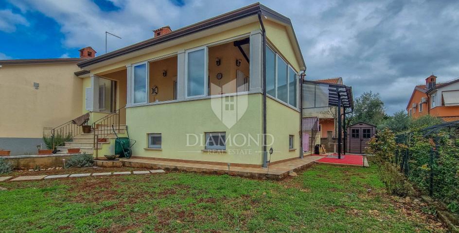 Poreč, okolica, predivna dvojna kuća s pogledom na more!