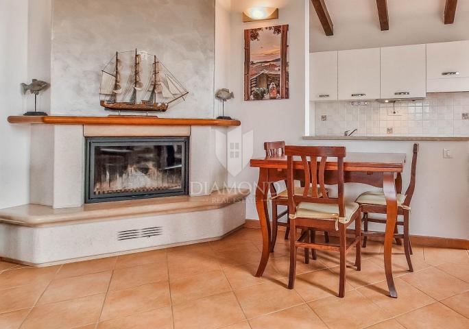 Poreč, okolica, predivna dvojna kuća s pogledom na more!