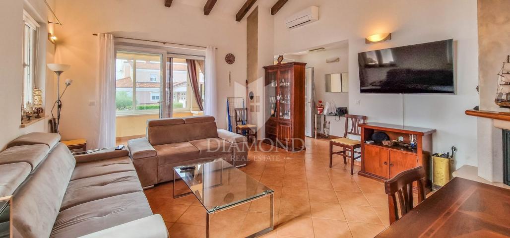 Poreč, okolica, predivna dvojna kuća s pogledom na more!