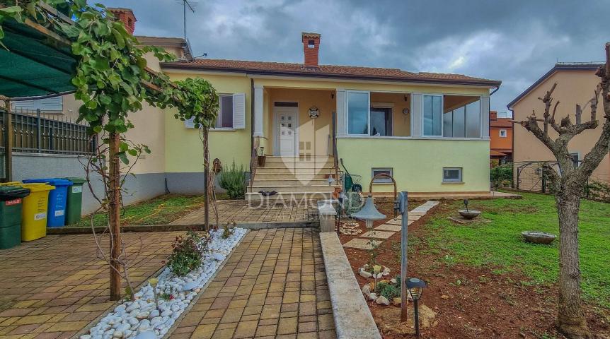 Poreč, okolica, predivna dvojna kuća s pogledom na more!